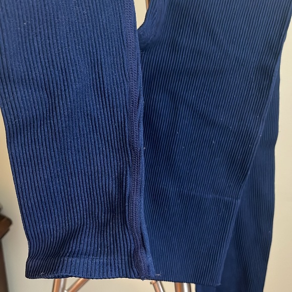 Workout wear. Good compression and stretchy. - Picture 4 of 4